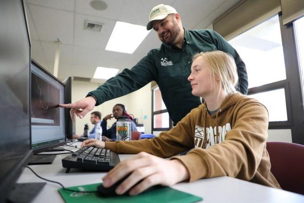 Teaching pointing at a computer monitor in a lab